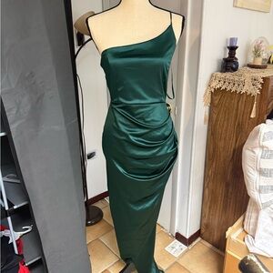 Elegant Green Satin One-Shoulder Dress